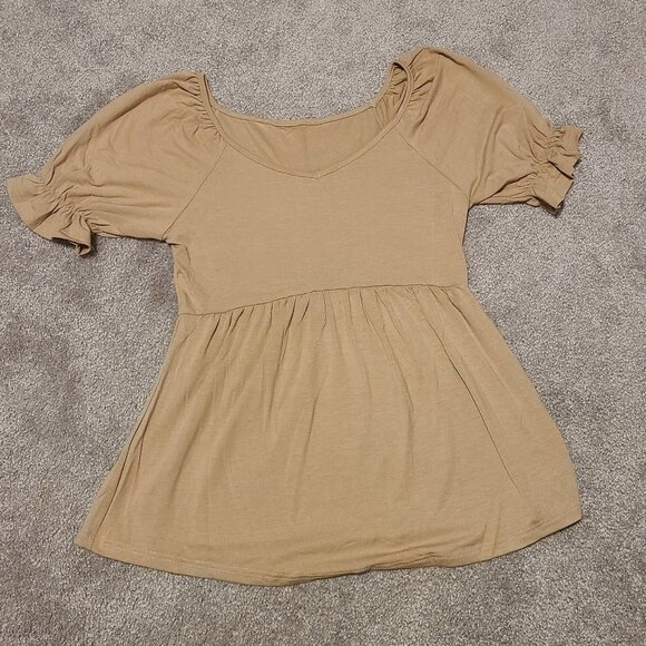 🔥3/$42 with FREE SHIPPING🔥 NWOT Casual short sleeve khaki top - Picture 1 of 3